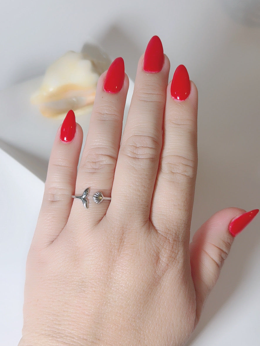 Whale tail ring
